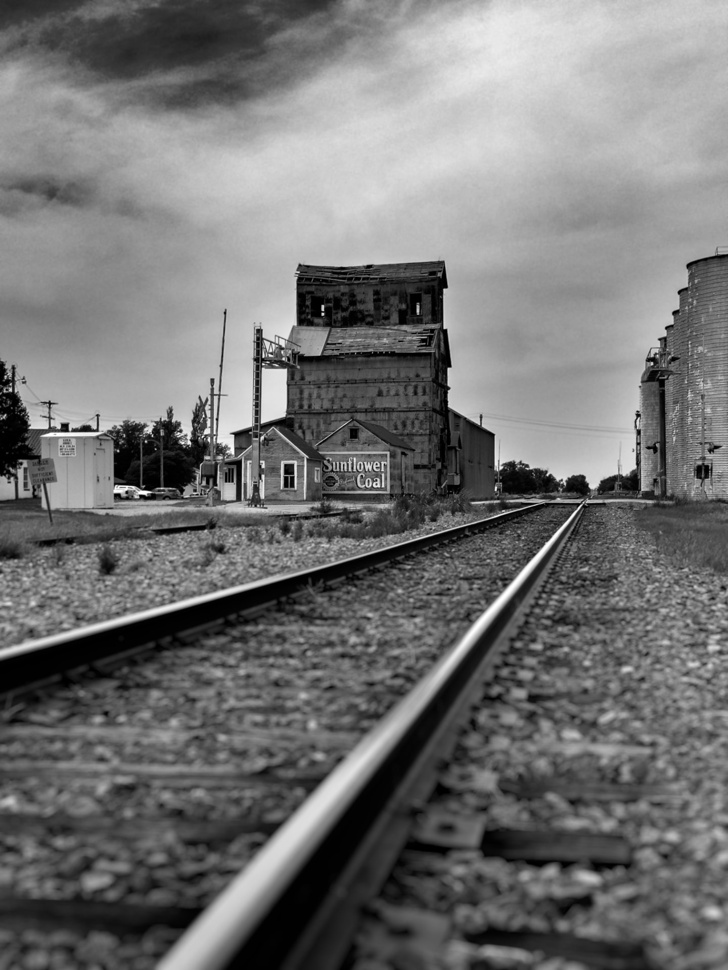A derelict Sunflower Coal grain elevator beside disused railway tracks